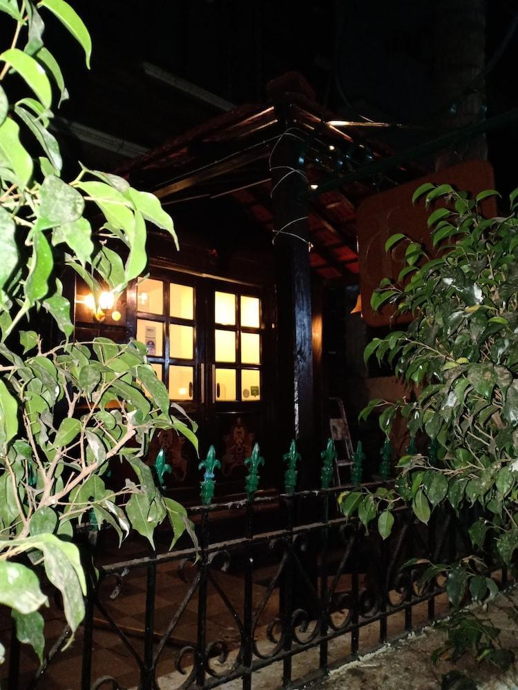 Jc Chalet Bombay Eksteriør billede